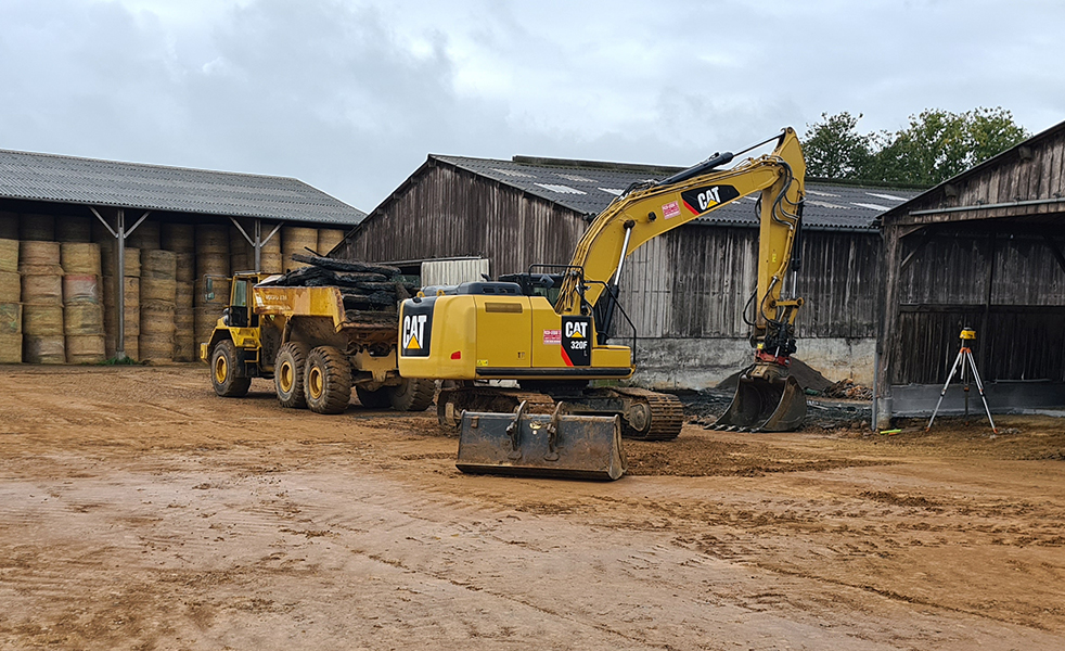 Pioche Lefebvre Travaux Publics La Ferte Mace 02 221