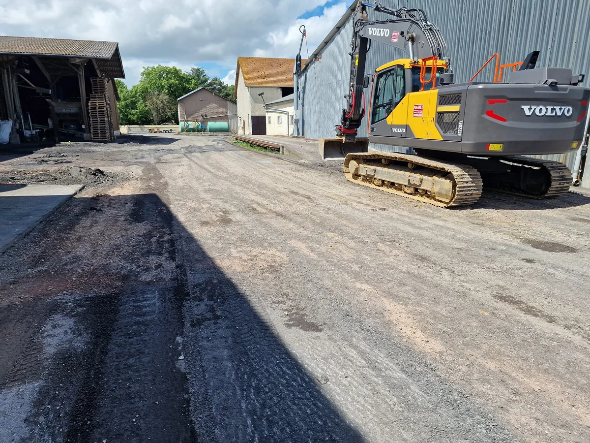 Pioche Lefebvre Travaux Publics La Ferte Mace IMG 20250522 WA0088 575